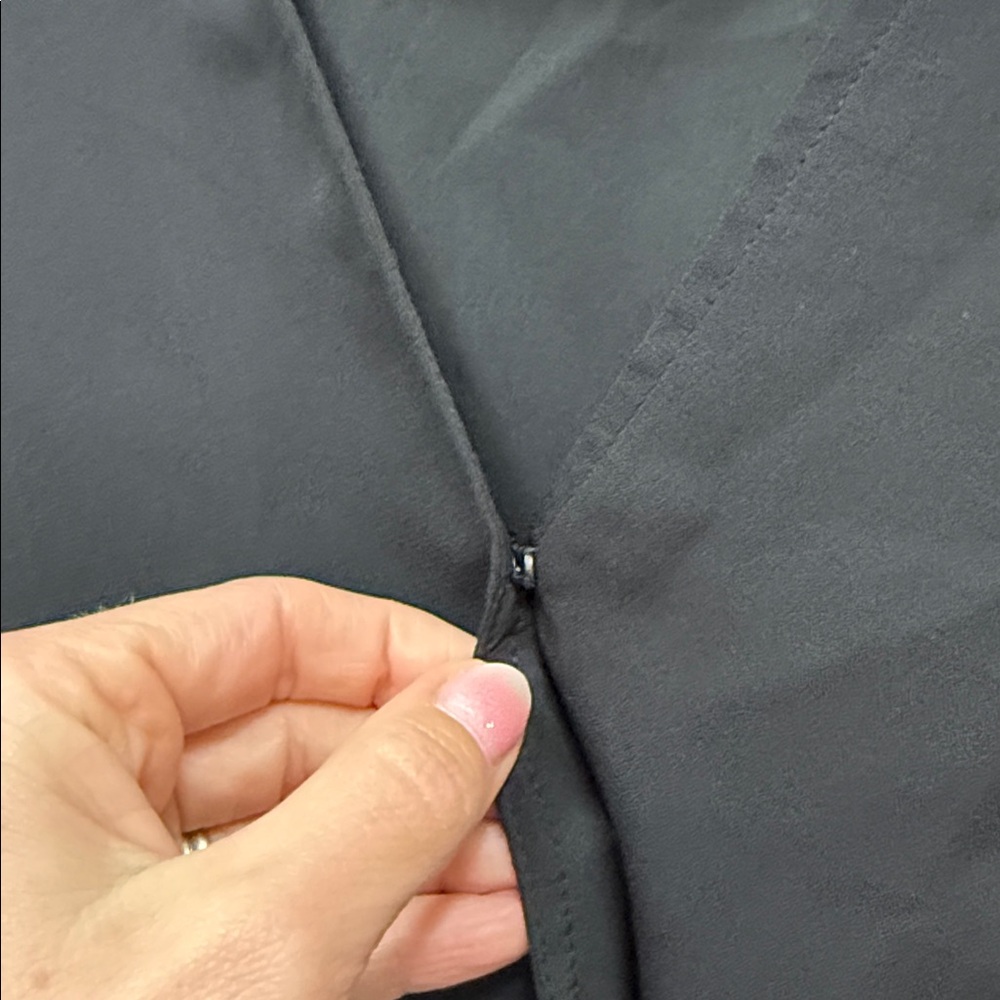 BBX Lephsnt Elegant Black Accordian Detail Dress Sz Small! - Picture 7 of 10